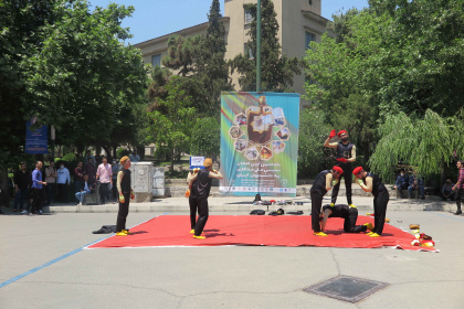 تئاتر خیابانی «این کجا و آن کجا» در دانشگاه تهران